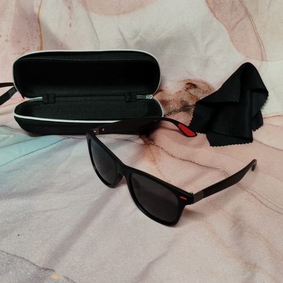 Sunglasses With Case - Picture 3 of 6